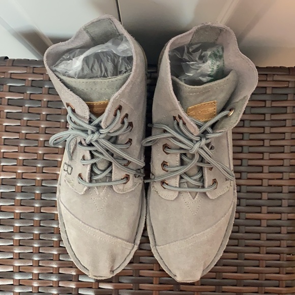Toms Tomboy Chukka Hightop Gray Suede Boots Size 9.5 - Picture 4 of 8